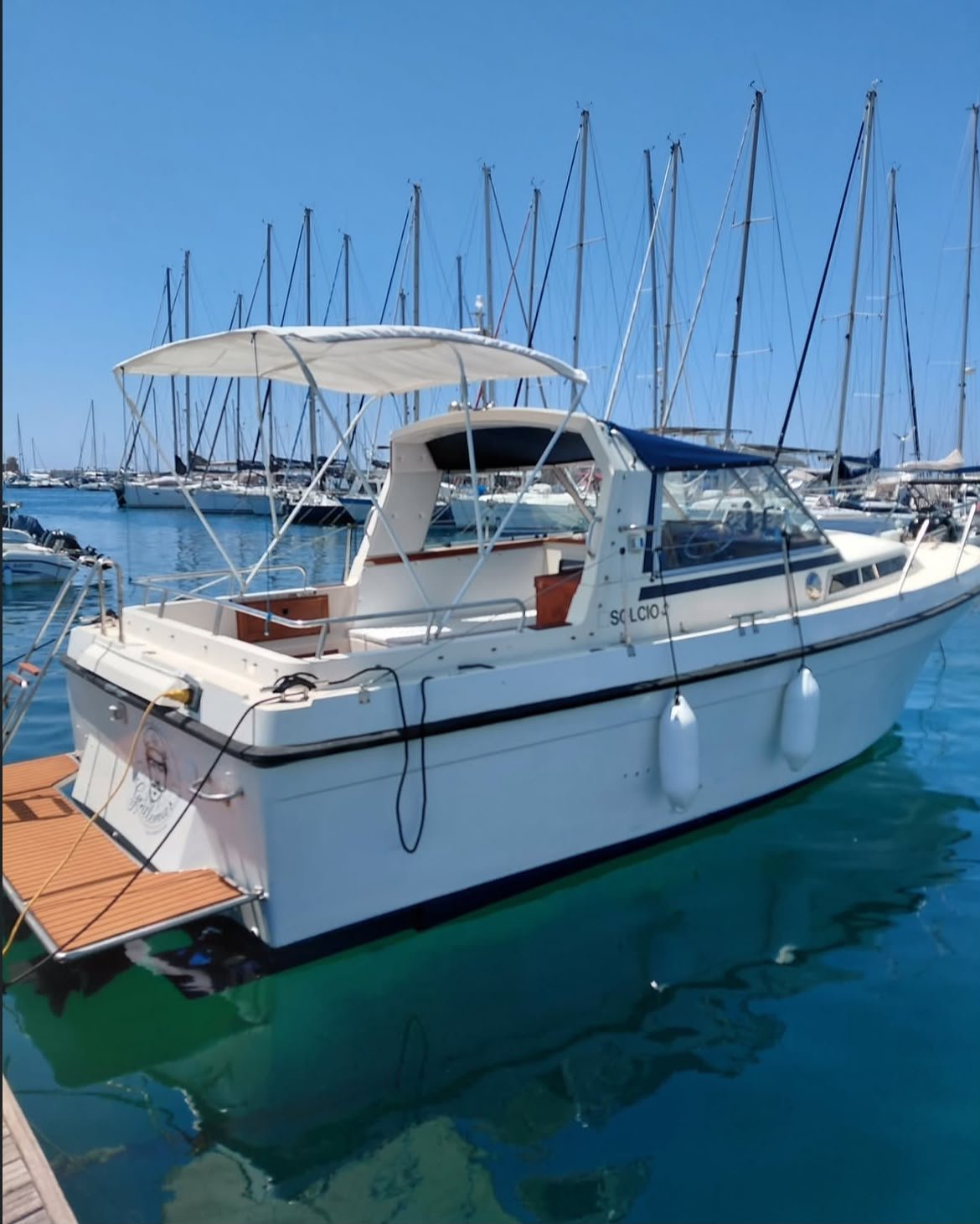 La barca GentleMar ormeggiata nel porto di Alghero